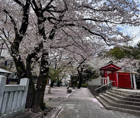 子ども達の集い場所 地域の集い場「割狐塚稲荷神社」